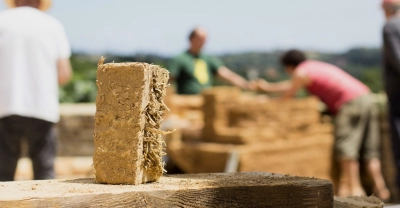 Diplomatura en Bioconstrucción – Construcciones Naturales + IA (Premium con Doble Certificación)