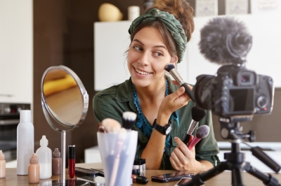 Maquillaje para Medios Escénicos, maquillaje Artístico y Producciones Audiovisuales + IA (Premium con Doble Certificación)